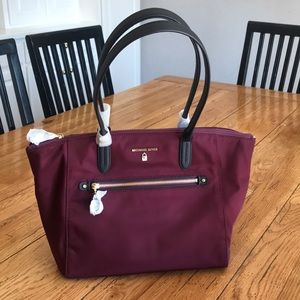✨NWT Nylon “Kelsey” Michael Kors Tote✨